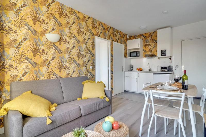 808 Chic Suite - Superb Apartment บันโยเล่ ภายนอก รูปภาพ