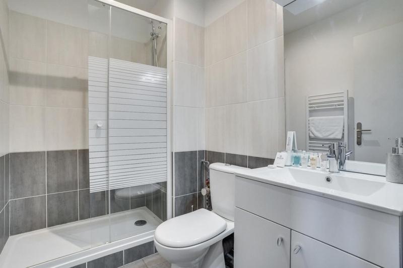 808 Chic Suite - Superb Apartment บันโยเล่ ภายนอก รูปภาพ